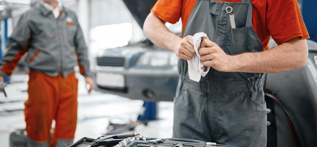 car-mechanic-keeping-tools-polished-VETYUZW-min.jpeg